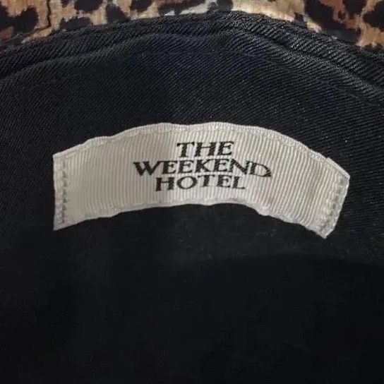 美品 THE WEEK END HOTEL ザウィークエンドホテル レオパード
