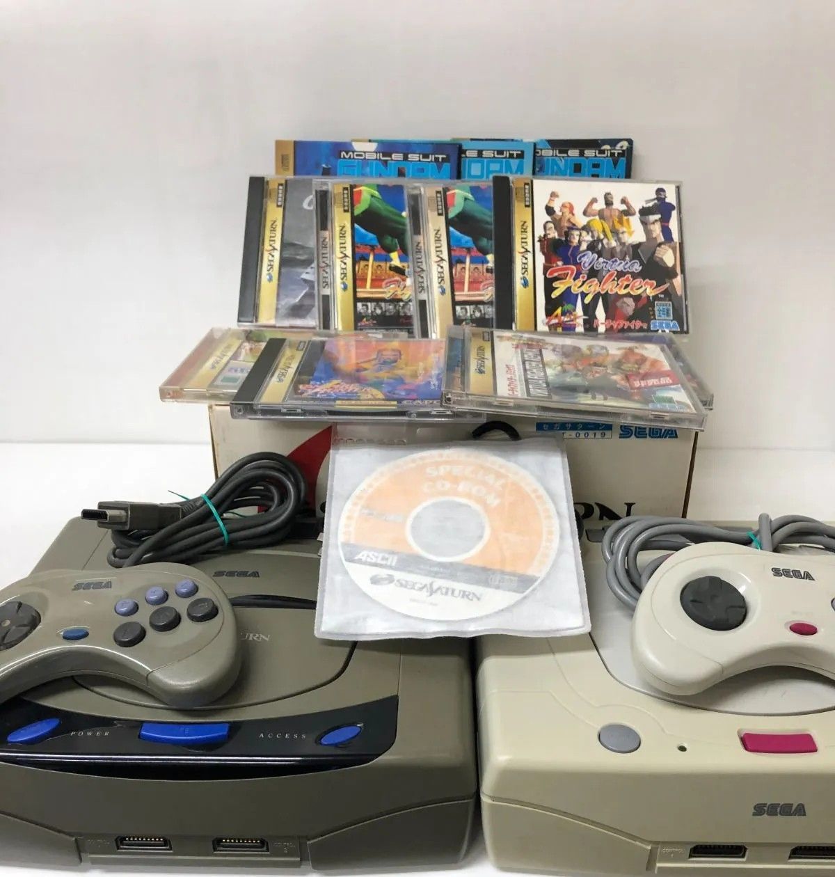 SEGA HST3220 セガサターン本体（ジャンク品）とソフトセット。 セガサターン 本体、ソフトまとめ売り SEGA HST3220 セガサターン本体