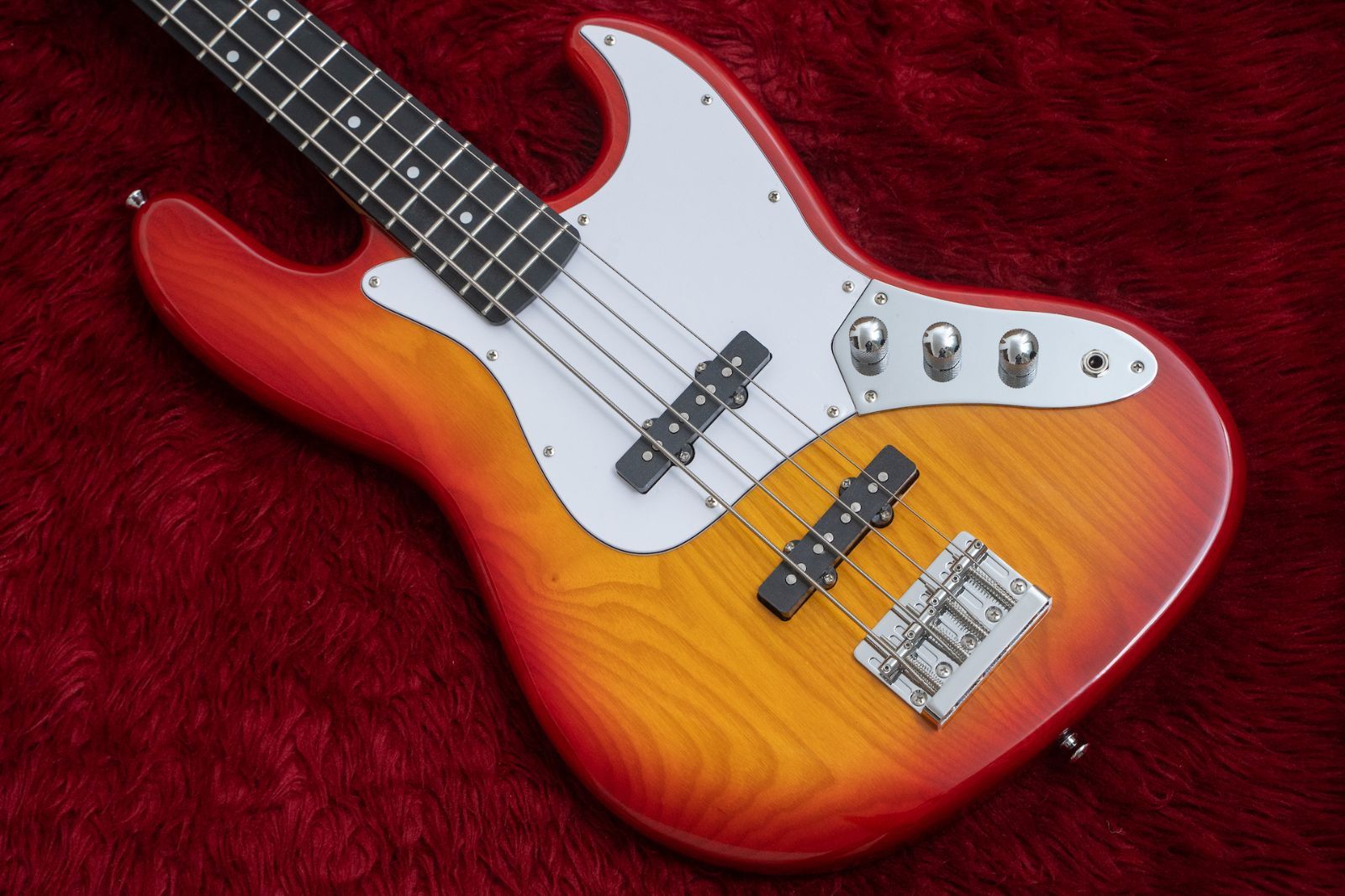 new woofy basses | ONE series Cavalier 4 Cherry Sunburst