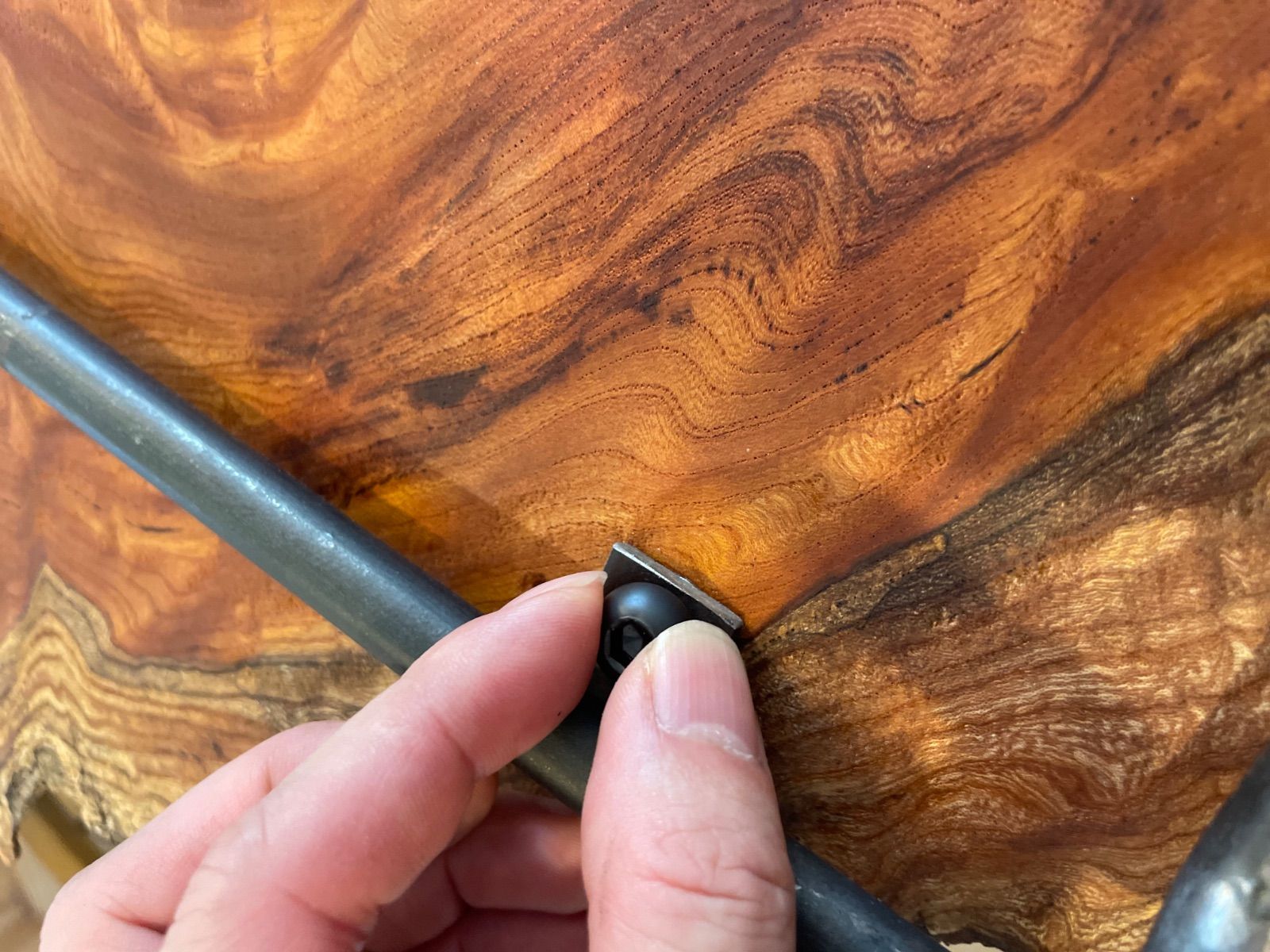 レジンサイドテーブルクラロウォールナット瘤希少材 クロラ