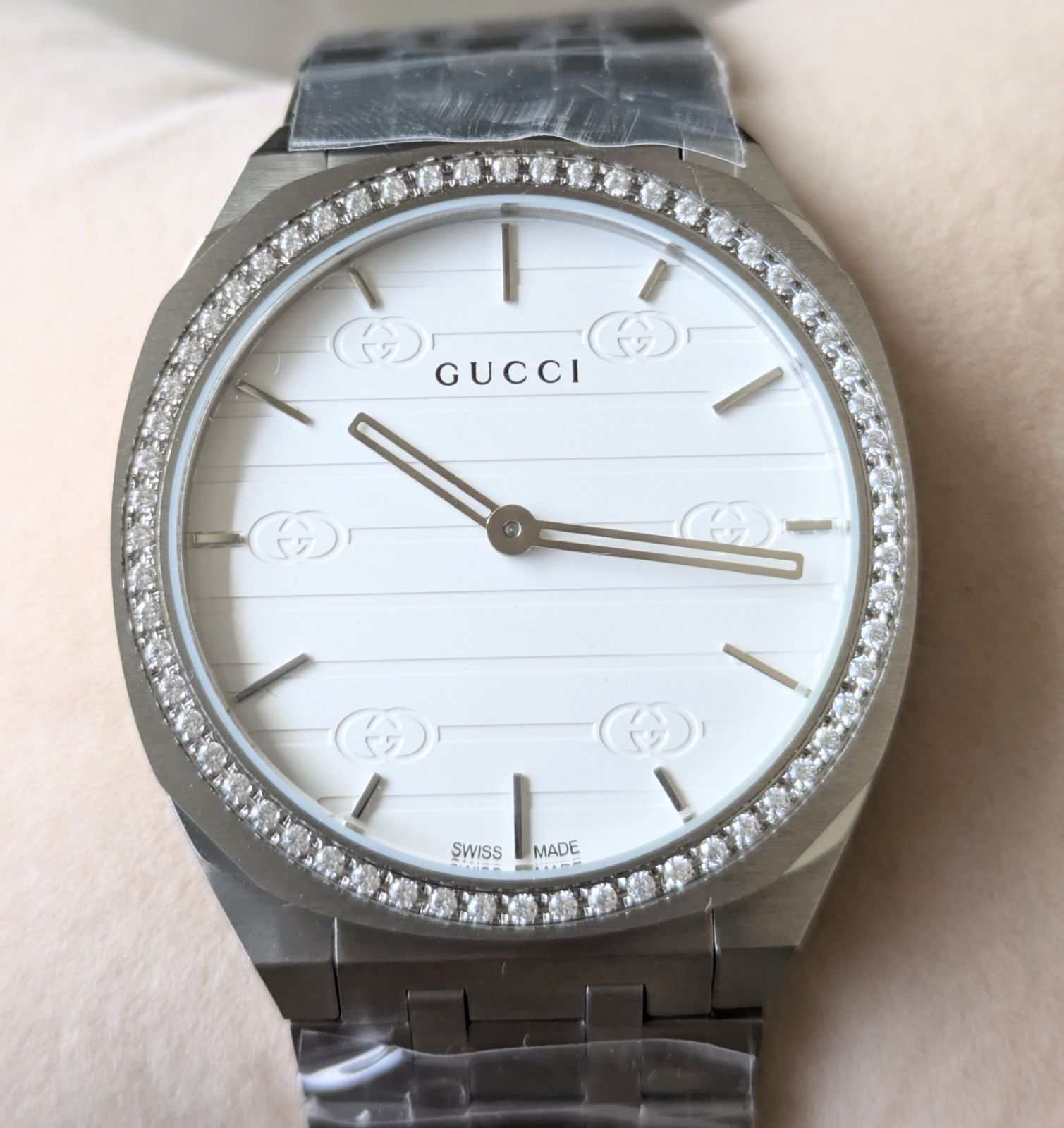 最終値下げGUCCI 腕時計 DIAMANTISSIMA ホワイト ディアマンティッシマ ウォッチ、32mmブラックレザー | GUCCI公式