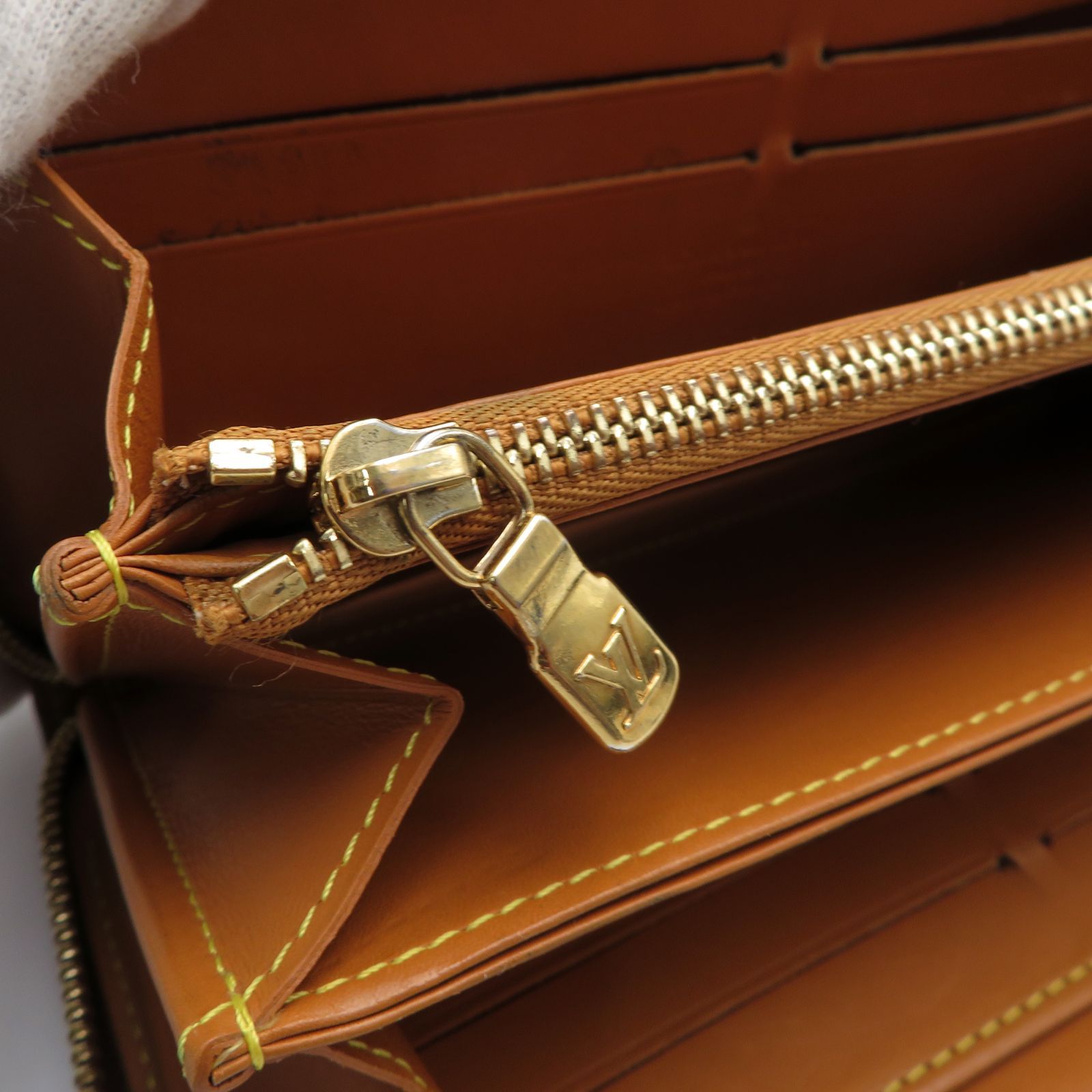 LOUIS VUITTON ルイヴィトン ジッピーウォレット ノマド M85068 長財布