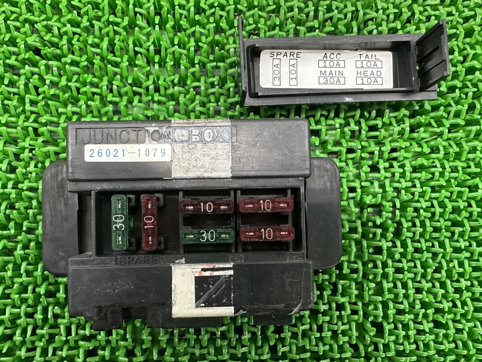 ゼファー1100 ヒューズボックス 26021-1079 カワサキ 純正 中古 ZRT10A 