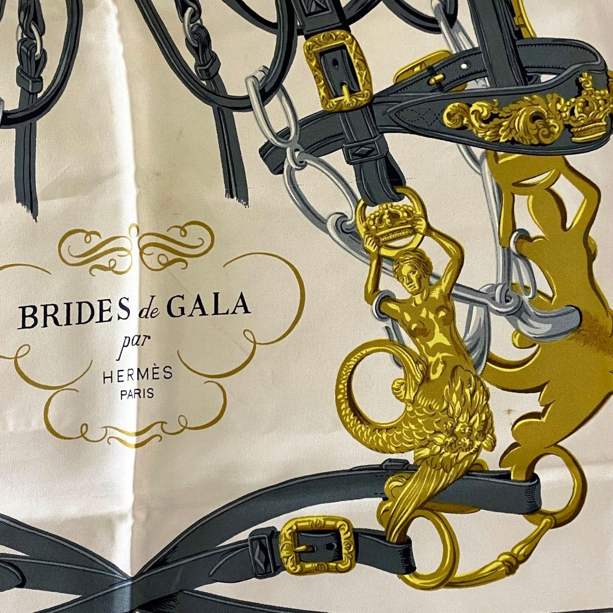 HERMES(エルメス) スカーフ カレ90 ライトブルー×アイボリー×マルチ BRIDES de GALA - メルカリ