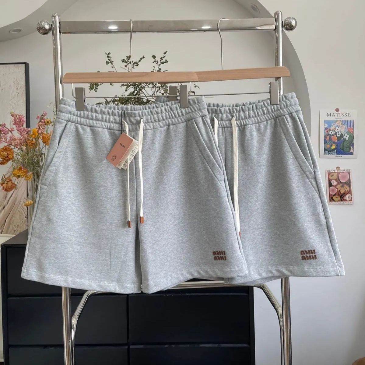 miu miu グレーショートパンツ NFC