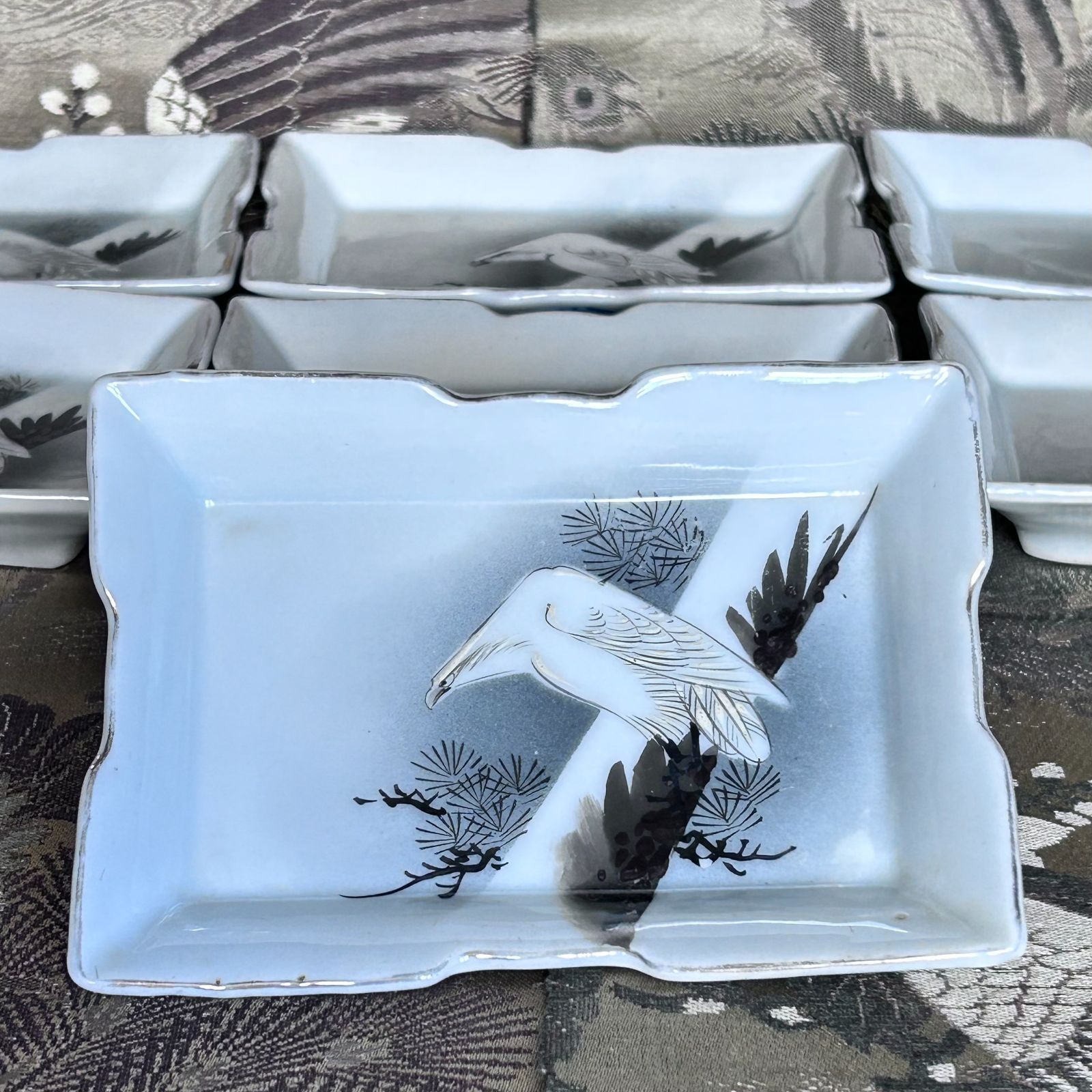 【伊万里焼】角小皿【銘品】 伊万里焼 染付金彩 角皿17枚 鷹と松 銘々皿 刺身皿 ビンテージ