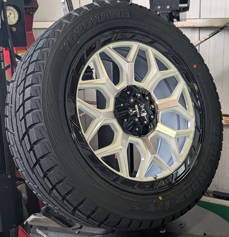 Jeep グランドチェロキー 18インチホイール+スタッドレス 4本セット