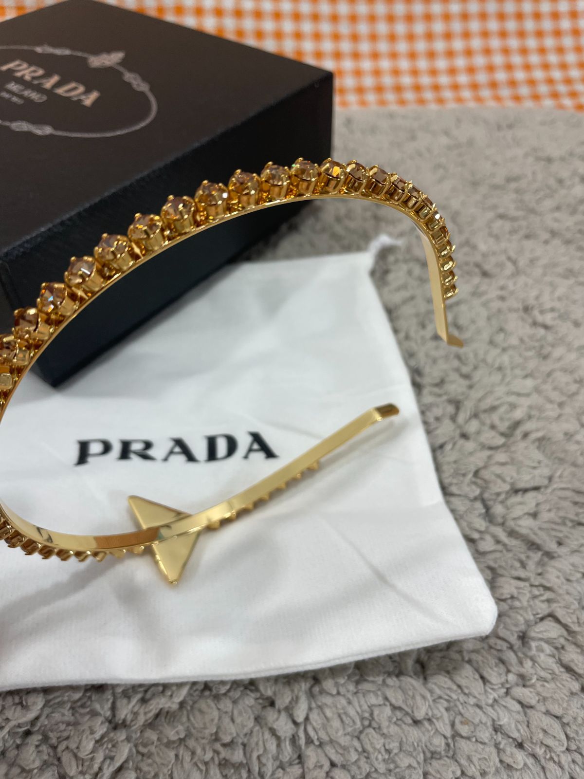 ✪感謝セール中✪PRADA プラダ　クリスタル ロゴ カチューシャ