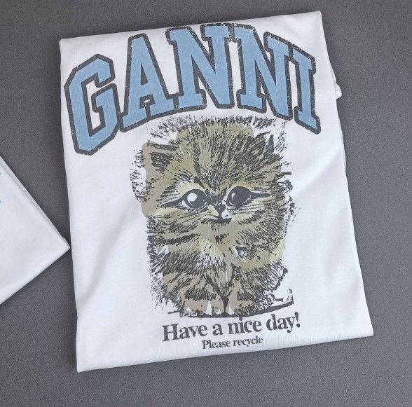 GANNI キティ マーゴット リラックスTシャツ★人気★残りわずか GANNI】 キティ マーゴット リラックス Tシャツ グラフィック2色