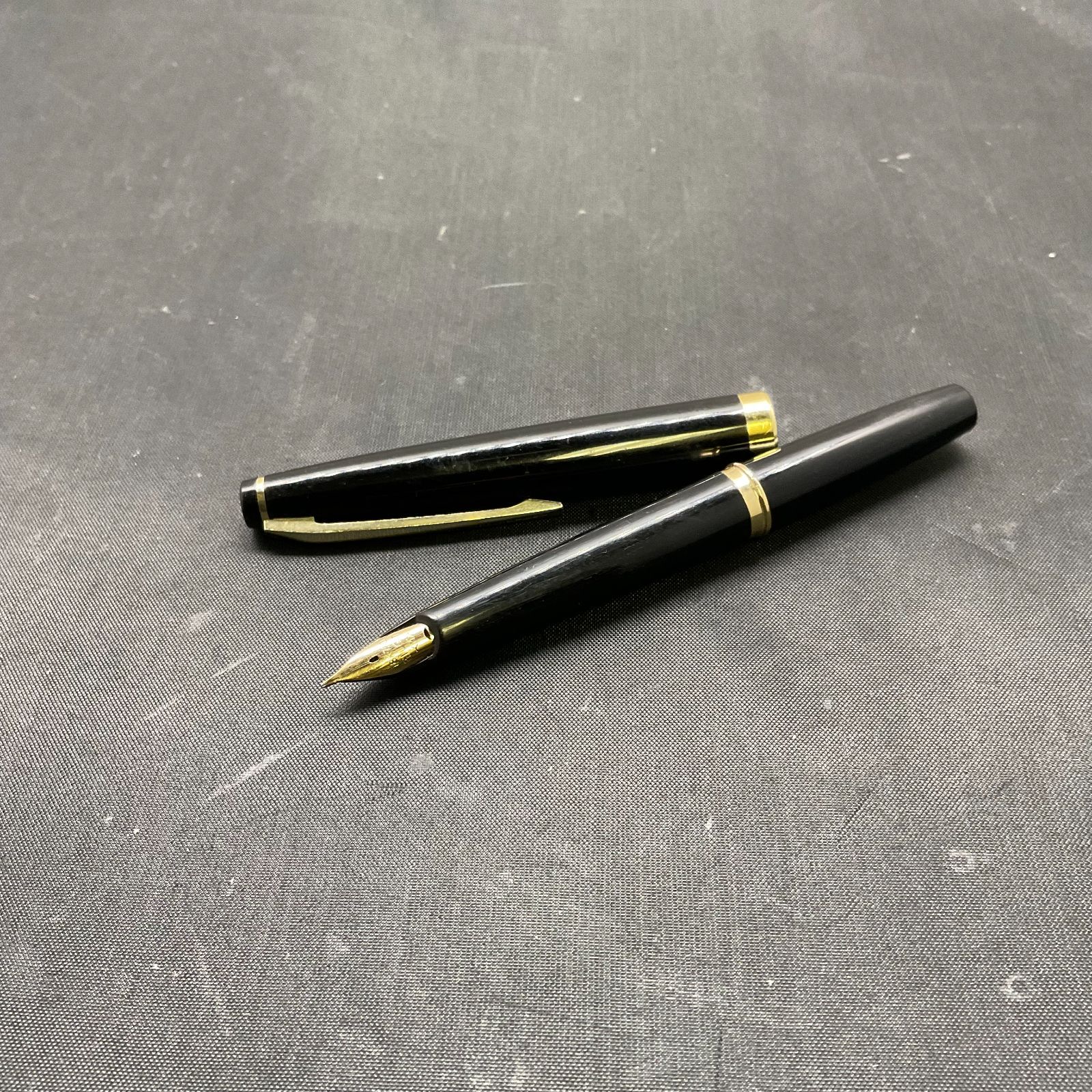 【廃盤】パイロット 万年筆 グランディ 22KGP 14K.ゴールド F(細字) 廃盤】パイロット 万年筆 グランディ 22KGP 14K.ゴールド F(細字)