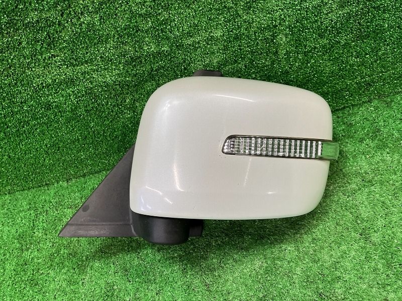 ソリオ MA15S 左サイドミラー ドアミラー S 4WD 82K5 84702-82K52-Z7T Z7T