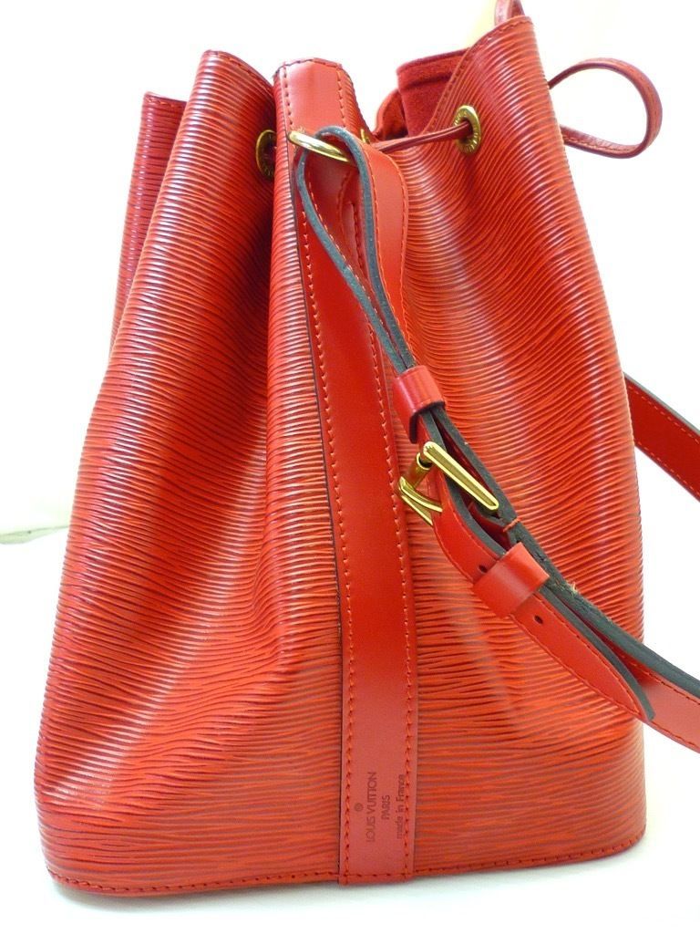LOUIS VUITTON ルイ・ヴィトン ショルダーバッグ 巾着型 プチノエ エピ