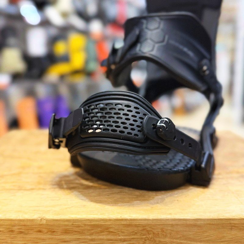 ラスト1点】 【OUTLET】 24-25 YES AIRMASTER カラー:BLACK Mサイズ