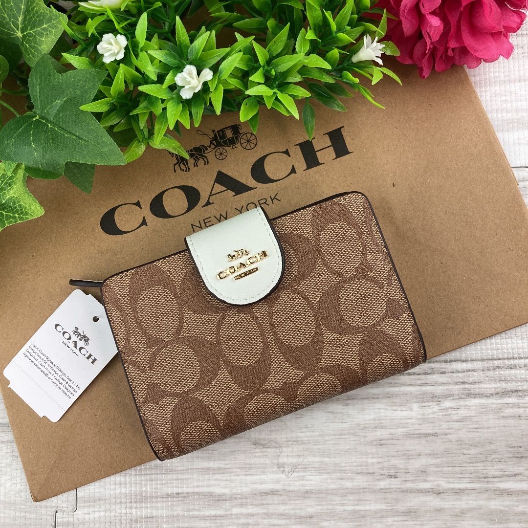 新品 未使用 COACH 財布 レディース 二つ折り Lカーキ/白 - Capriccio