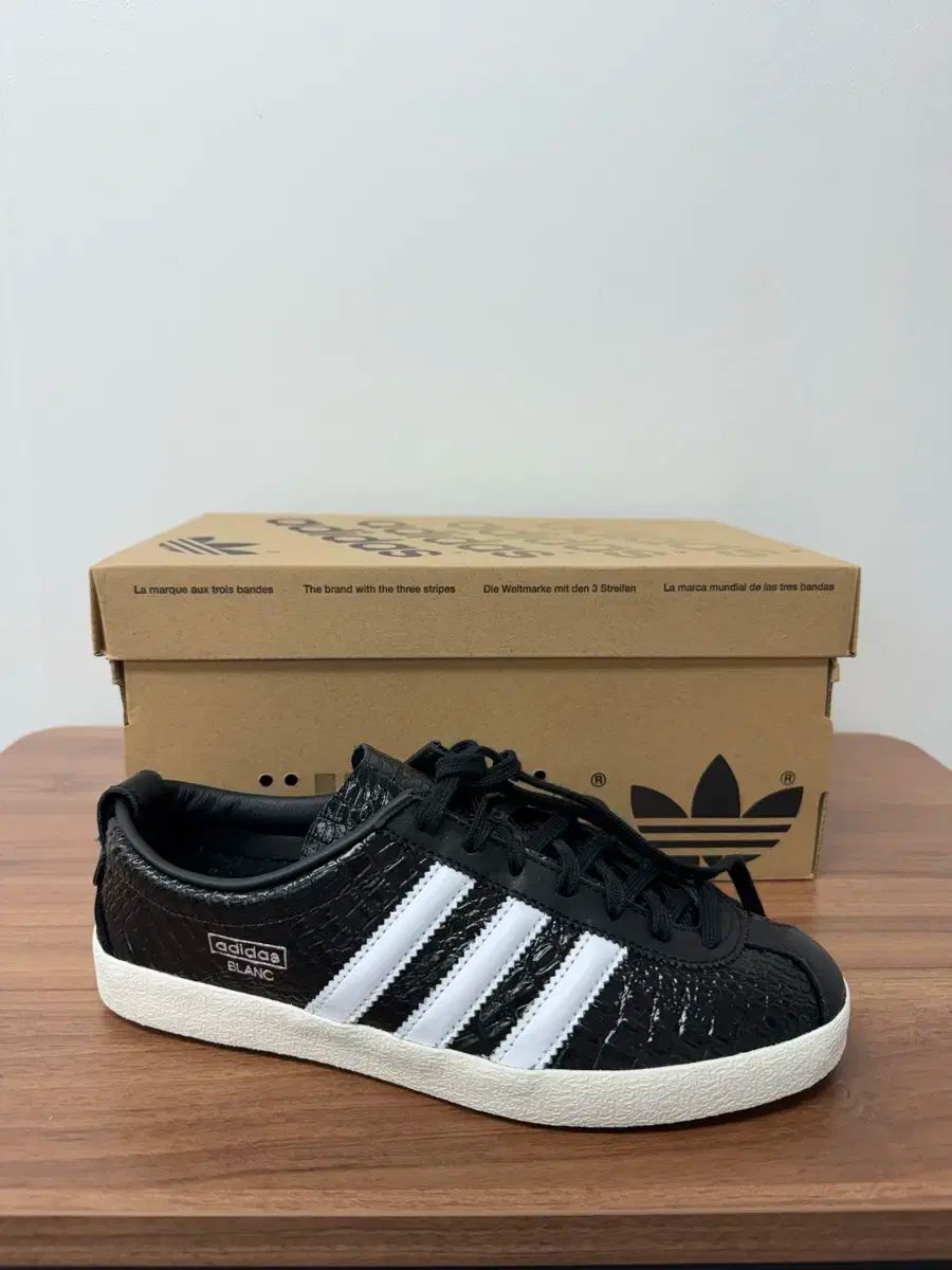 adidas(アディダス) ブラン