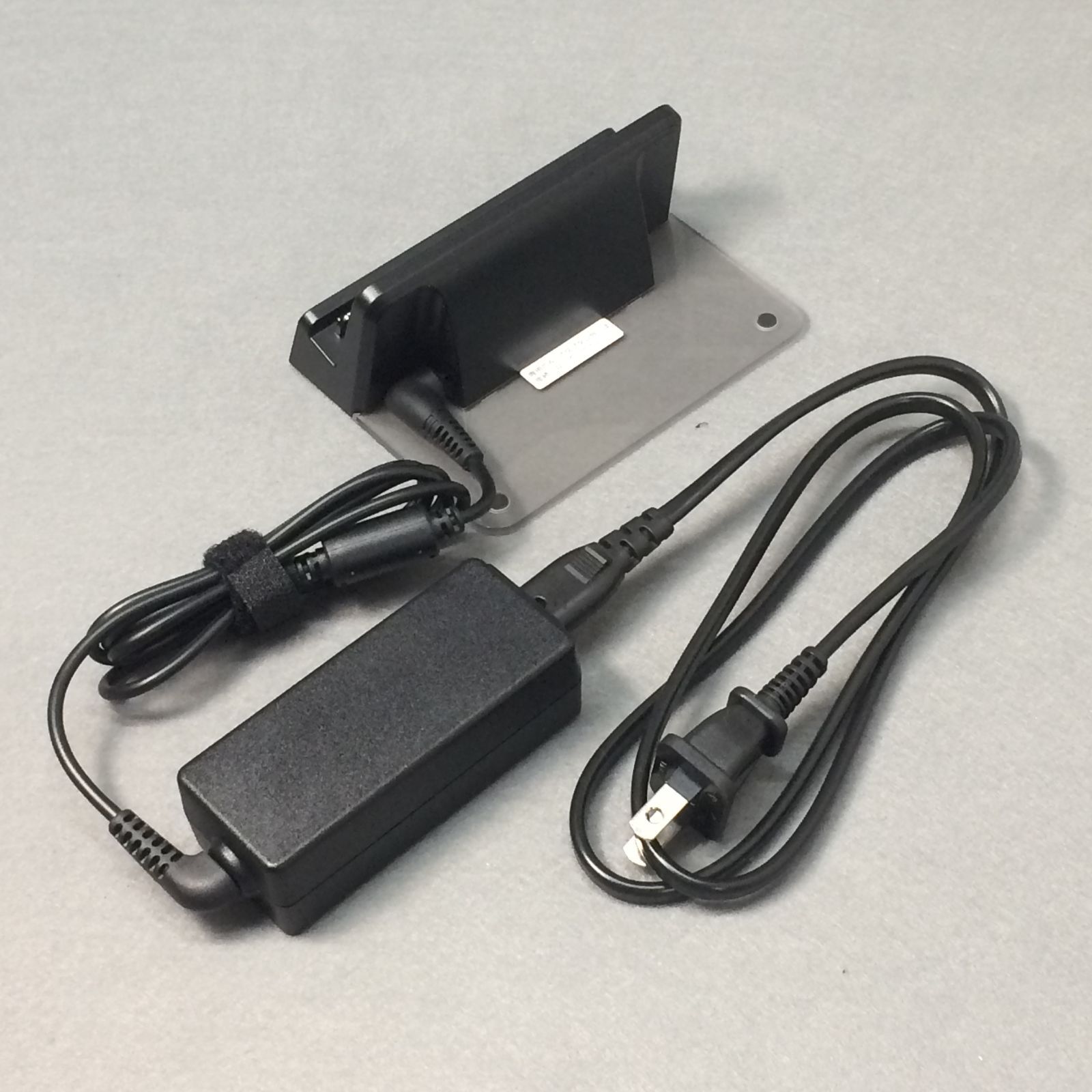 らくらくホン F-02J 卓上ホルダ、ACアダプタ、取説付 ダークブルー NTT docomo 【docomo 純正品】F-05G F-03L F-02J F-01M 対応