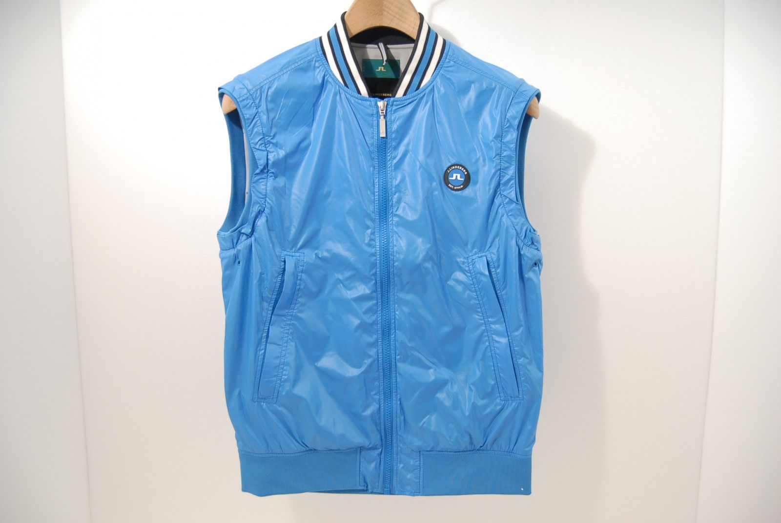 中古 メンズ ジェイリンドバーグ J.LINDEBERG ベスト S 水色 ライトブルー フルジップ シンプル