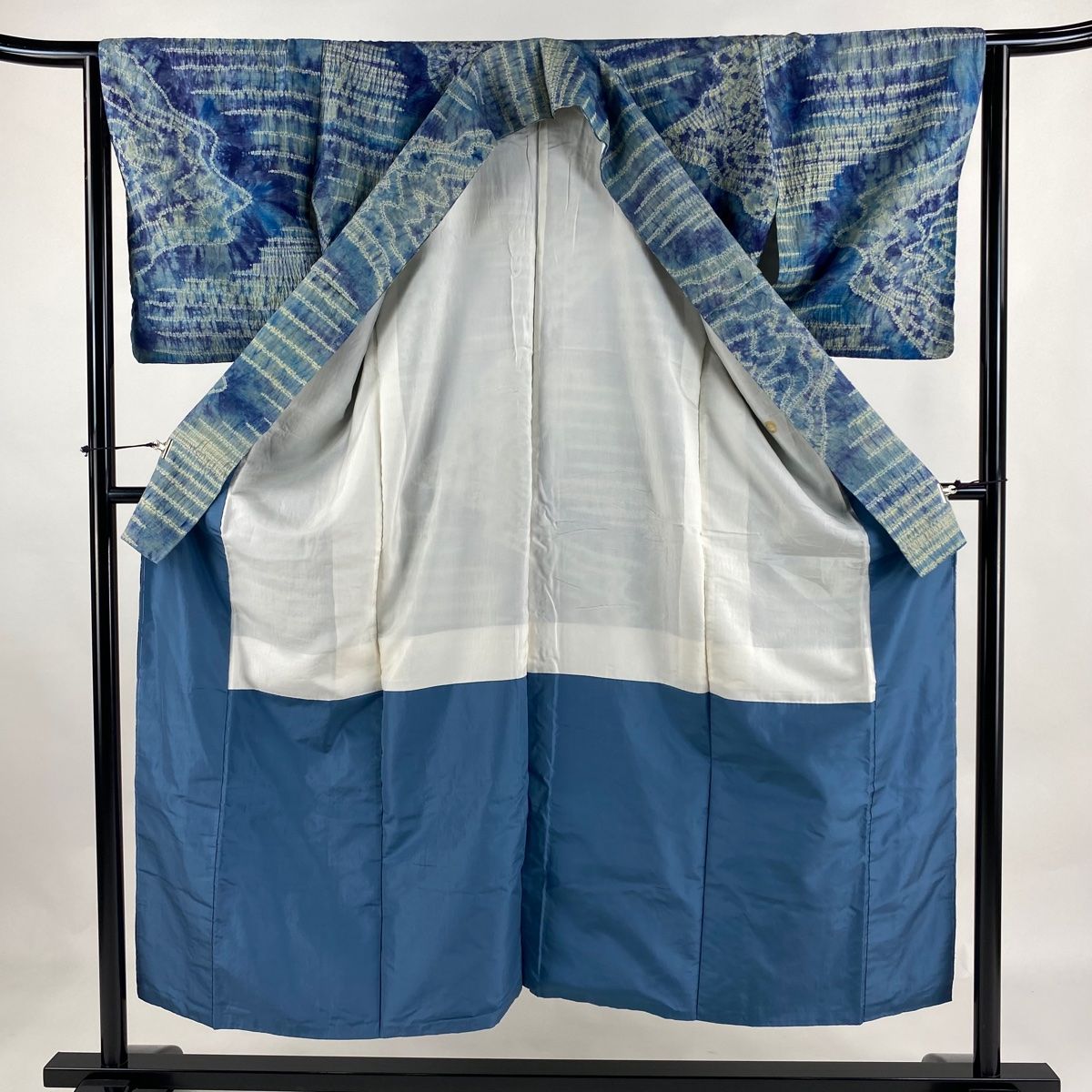 小紋 身丈151cm 裄丈63.5cm S 袷 紬地 幾何学模様 絞り 藍色 正絹 名品  