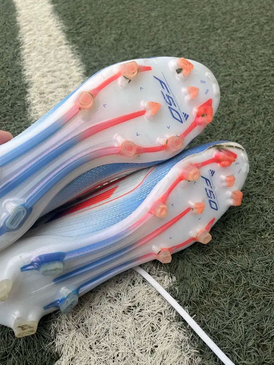 アディダス f50