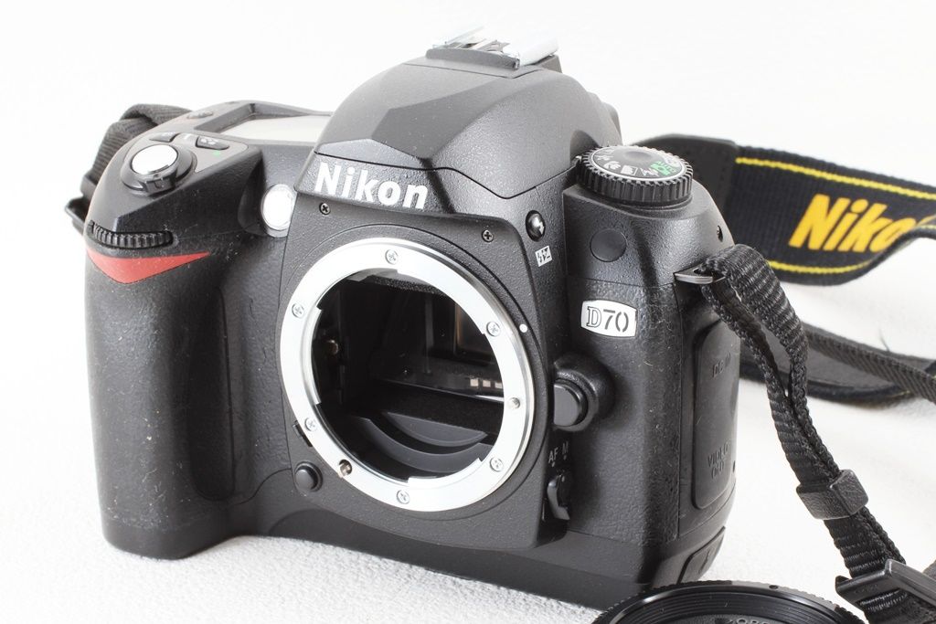 ジャンク Nikon ニコン D70 ボディ 610万画素 デジタル 一眼