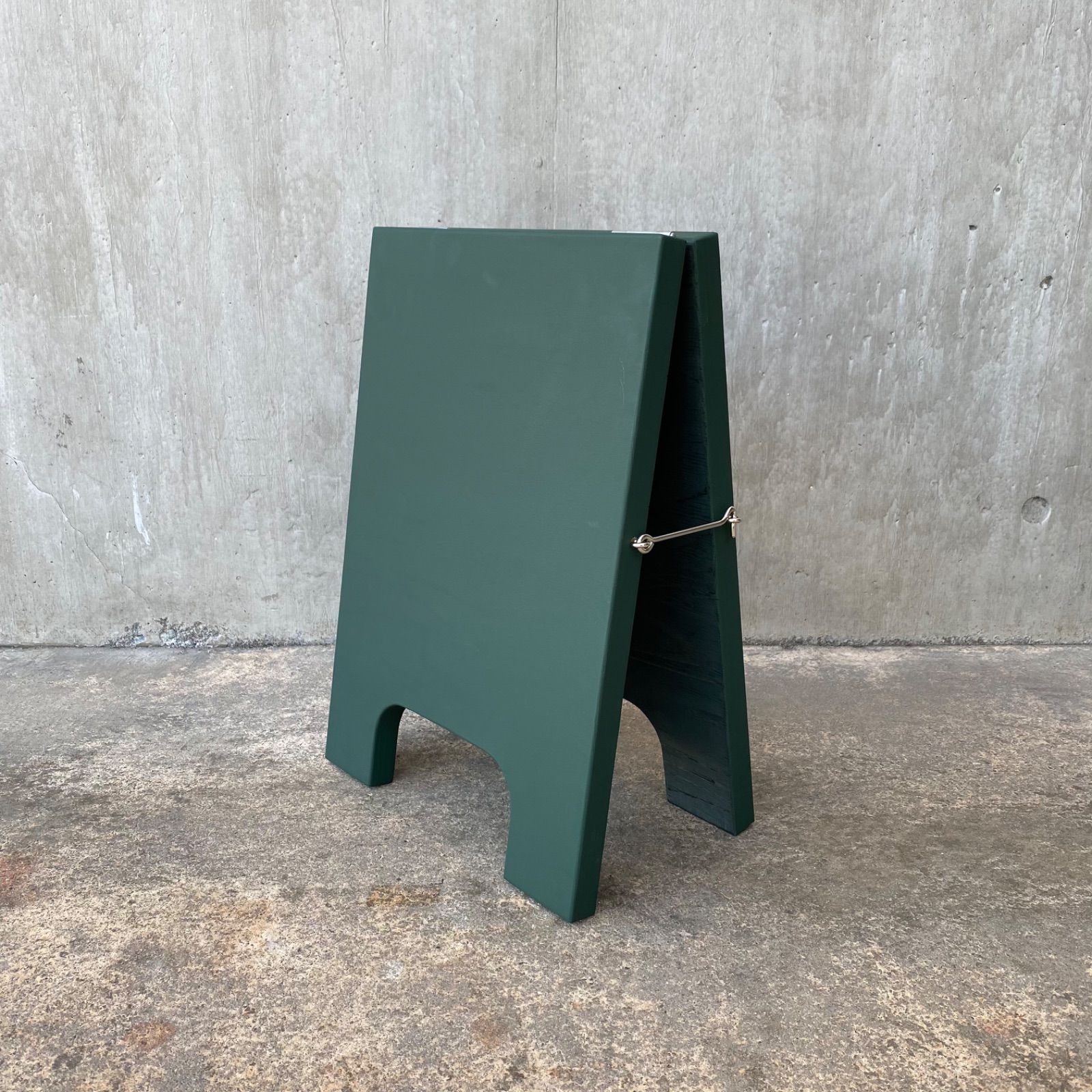 青いストリート立看板(板付)24mm合板 (高さ82cm幅44cm)