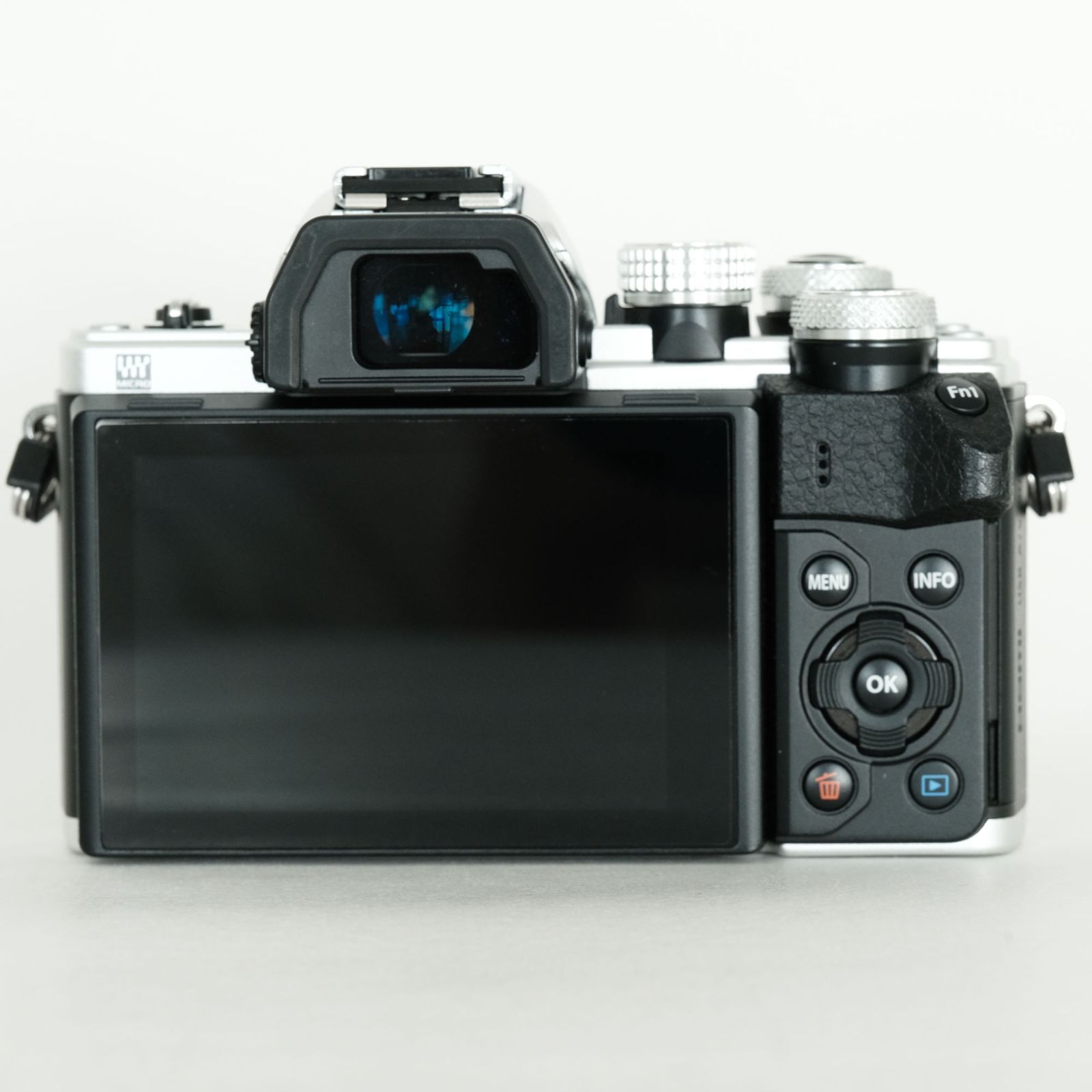 シャッター数2472回 美品 オリンパスOM-D E-M10 Mark ll - メルカリ