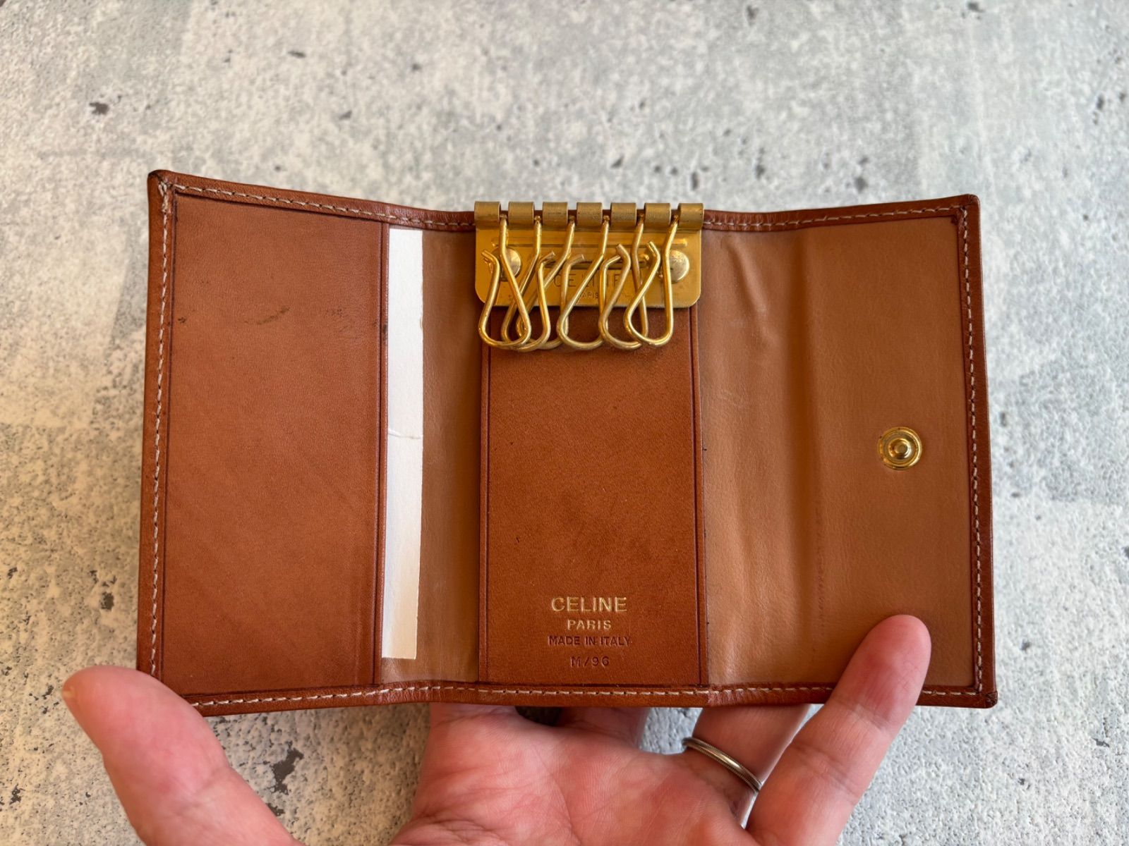 新品同様 ＊ CELINE セリーヌ マカダム キャンバス 6連キーケース 茶色 楽天市場】CELINE セリーヌ マカダム柄 キーケース 6連キーケース