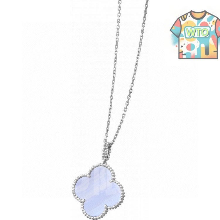 カルセドニー調のクローバーネックレス Van Cleef & Arpels ? 四つ葉のクローバー ラージ ロング