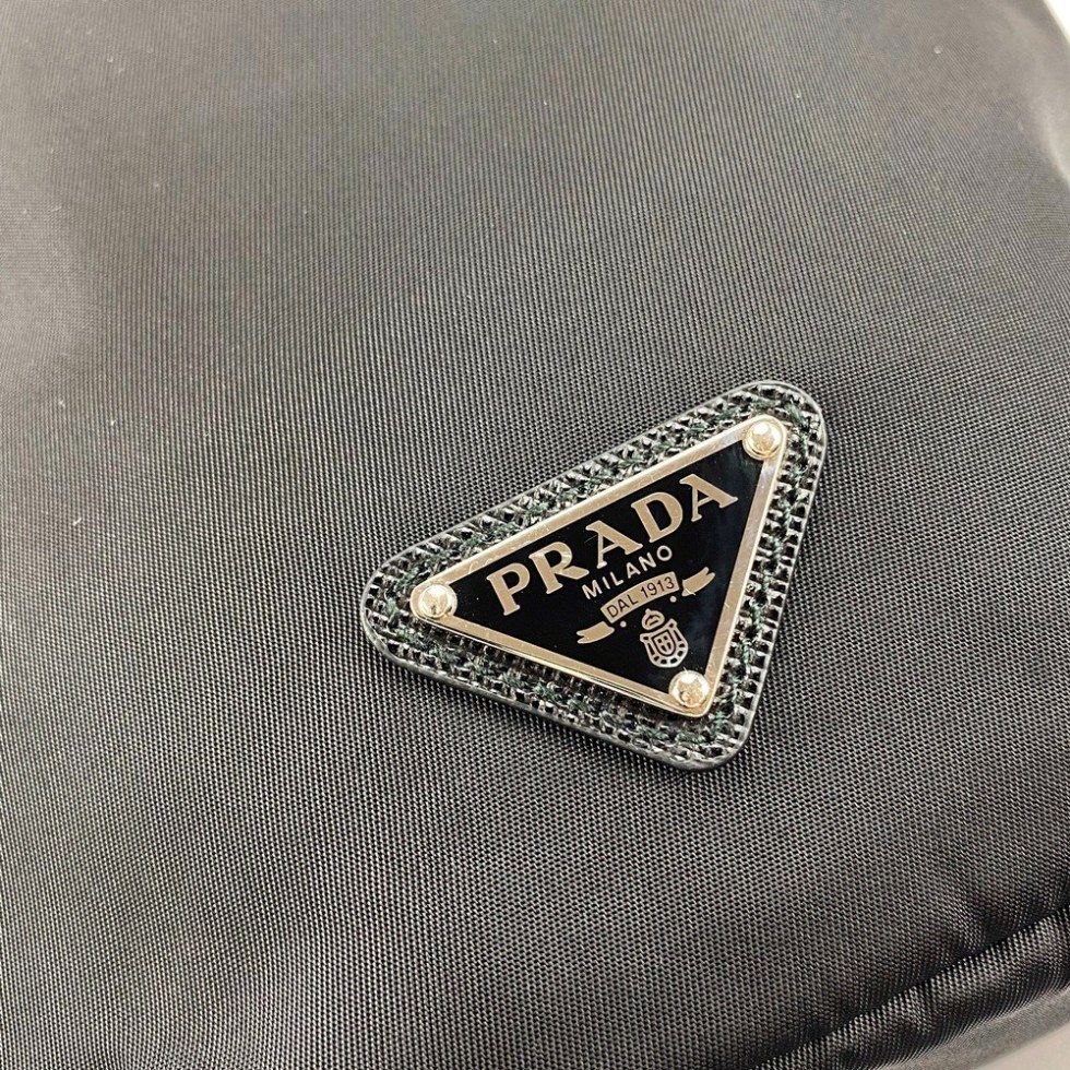 □新同□ プラダ Re-Nylon 巾着 ポーチ テスート ナイロン ブラック  