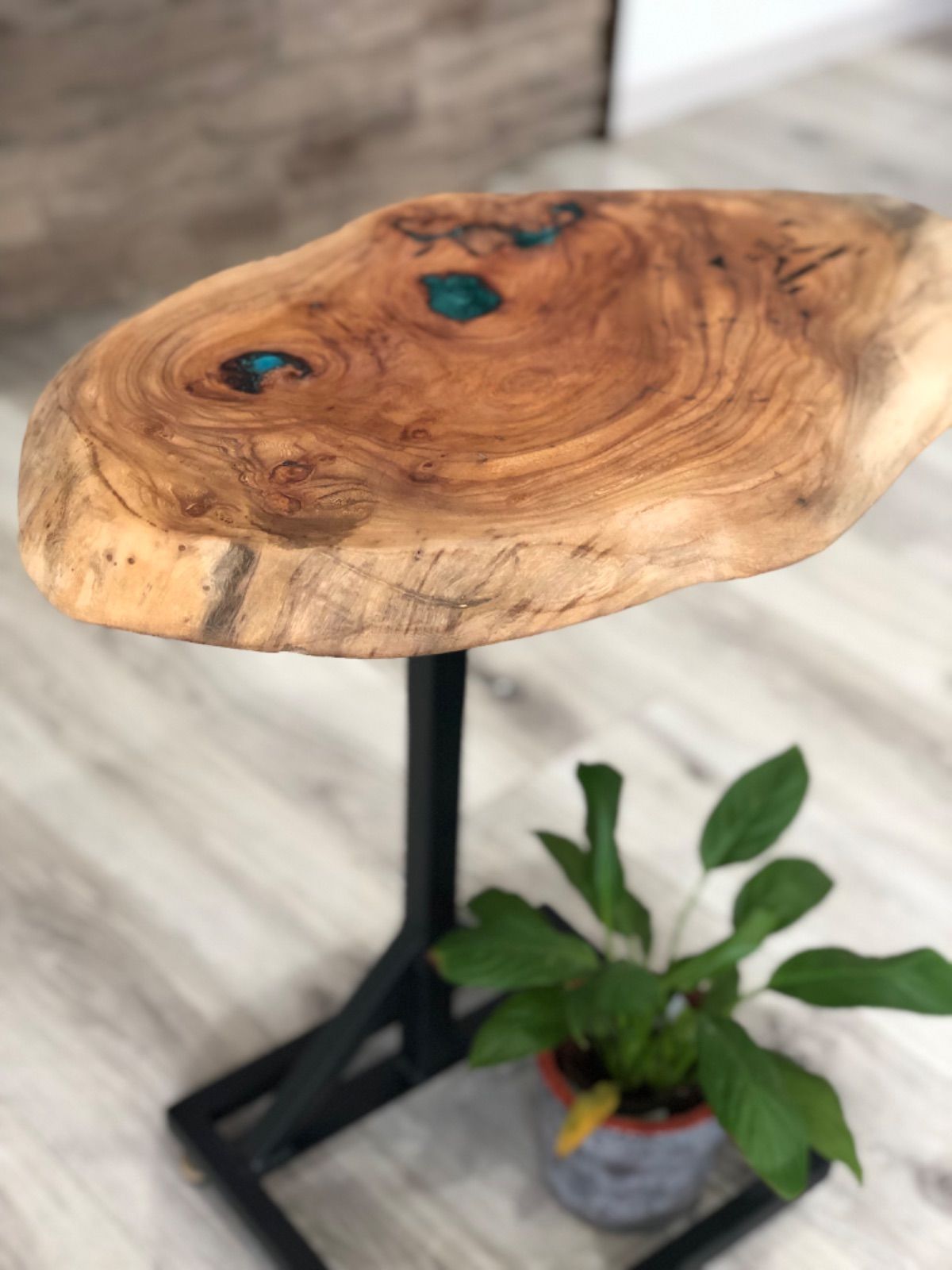 ガレージブランドa.E.s ケヤキの天然木を使用したサイドテーブル