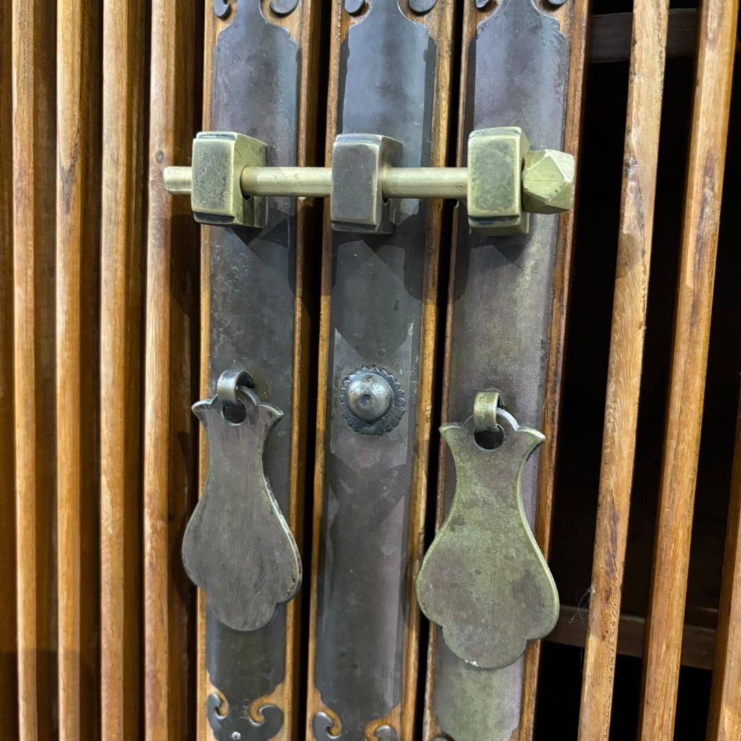 中国傑作品 中国美術 格子 鍵付き キャビネット 茶棚 唐木 無垢材 棚