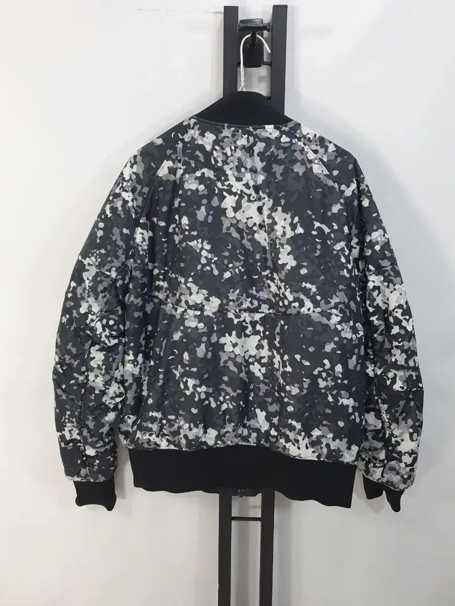 ナイキ MA-1 パイロットジャンパー リバーシブル カモフラ ブラック ブルゾン アウター L