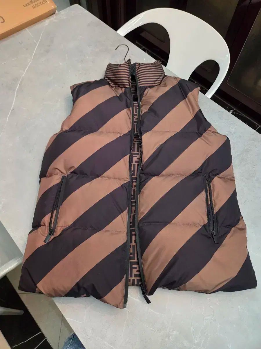 FENDI フェンディ ラバー ダウン ベスト