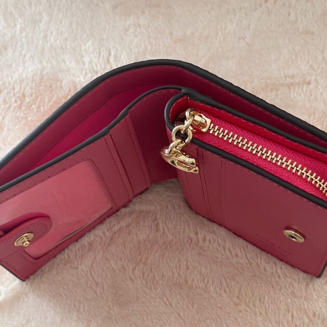 【 COACH X PEANUTS 】 スナップ ウォレット・ルーシー COACH® Outlet | Coach X Peanuts Snap Wallet With Lucy