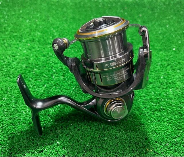 ダイワ ルビアス FC LT 2500S-XH クイックドラグ付 ダイワ ルビアス FC LT 2500S-XH クイックドラグ付 ダイワ ルビアス FC