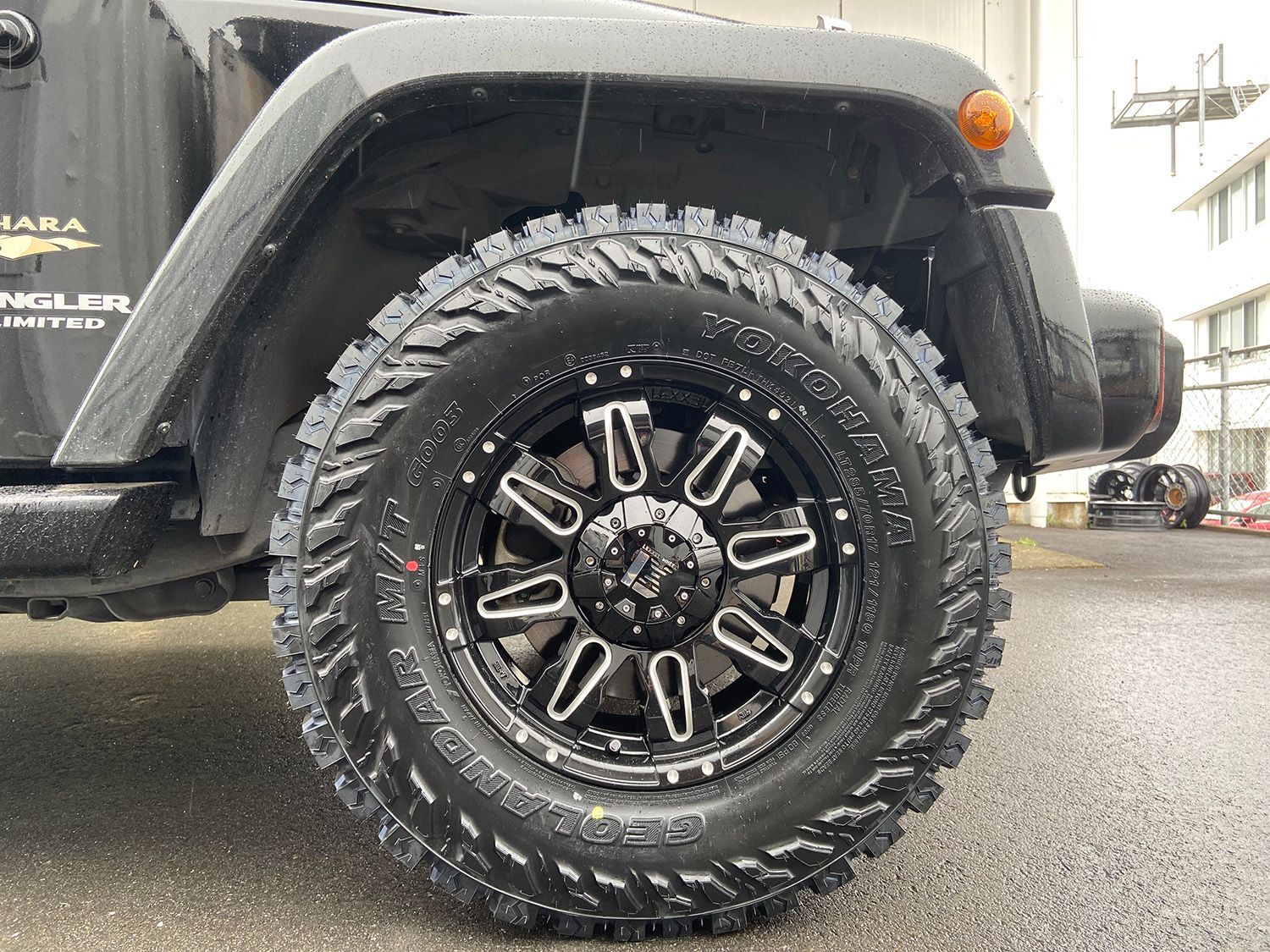 Jeep JK/JLラングラー 17インチ タイヤホイール5本セット（背面用付き）LEXXEL Balano ヨコハマ ジオランダー MT G003 265/70R17  285/70R17 ノーマル車高対応サイズ マッドタイヤ - メルカリ