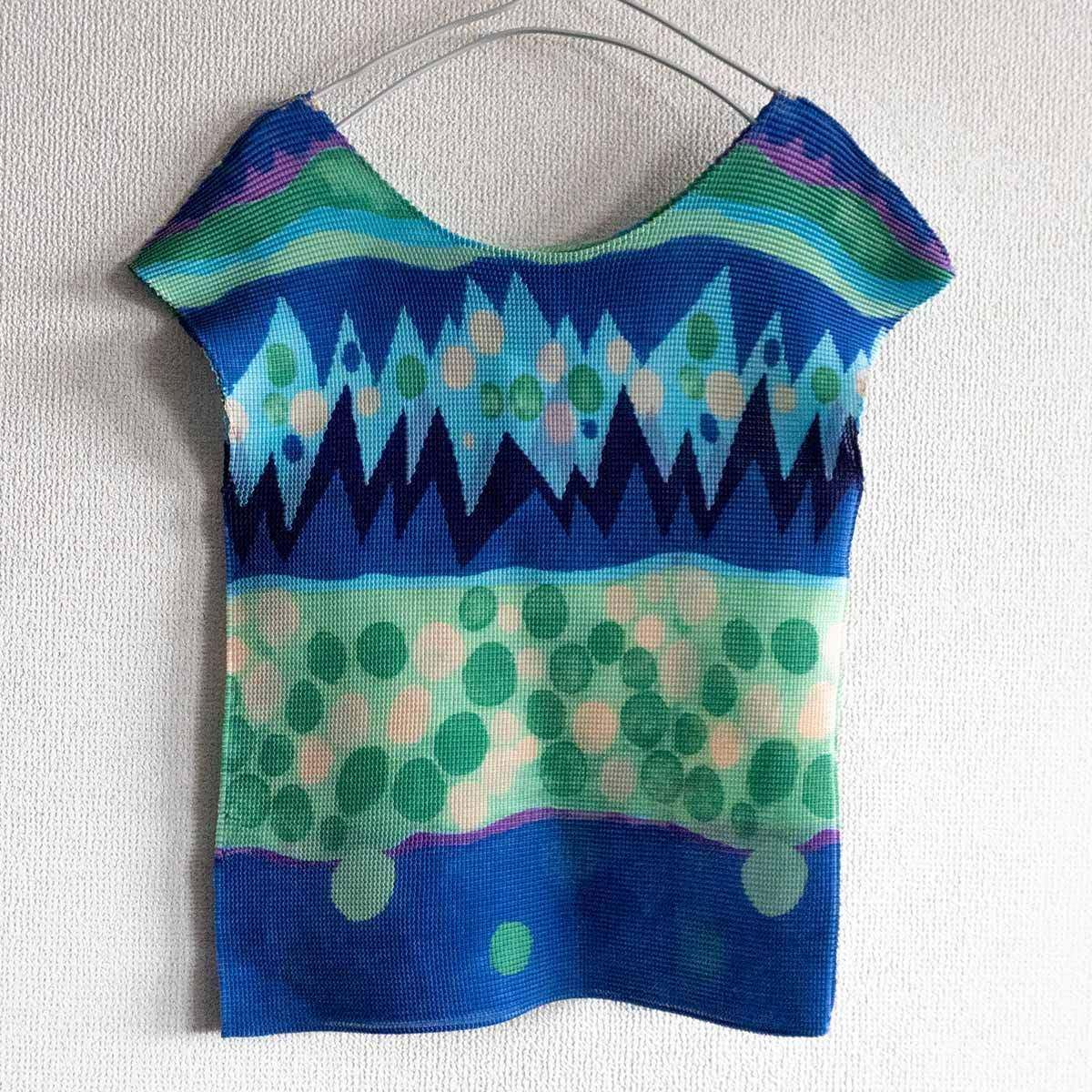 極美品】me ISSEY MIYAKE 【総柄 ノースリ カットソー】 ミー 極美品】me ISSEY MIYAKE 【総柄 ノースリ カットソー】 ミー