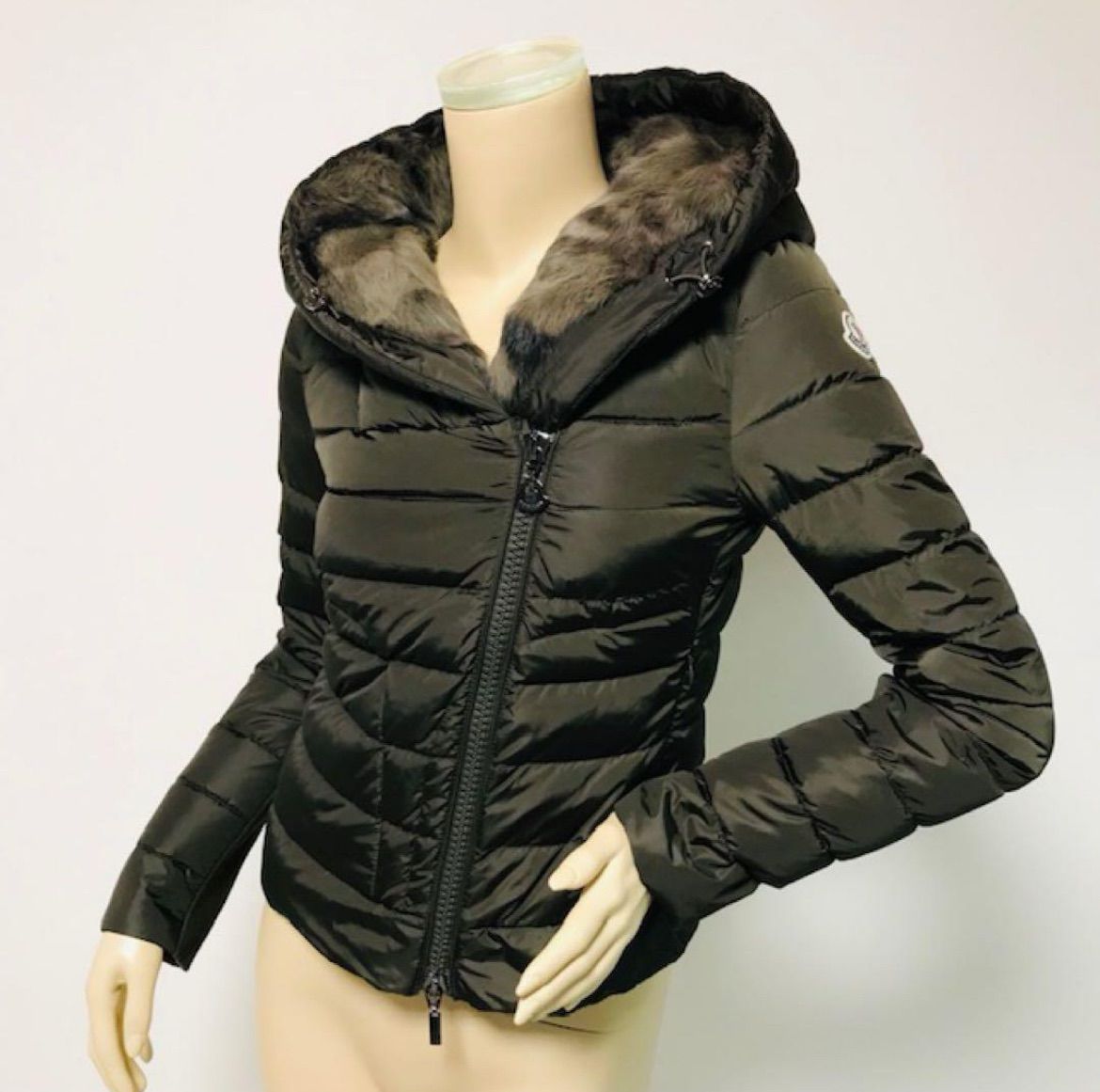 美品☆MONCLER・モンクレール LANGLE レディース ブランドアイコン 