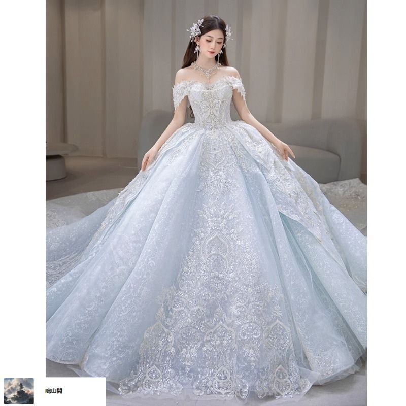 廃盤モデル 送料無料 2025 一字肩 ブライダルドレス フレンチスタイル ロングトレーン 小柄花嫁向け 上質質感 軽ラグジュアリー主役ドレス|8.12LYC680夏の新生活