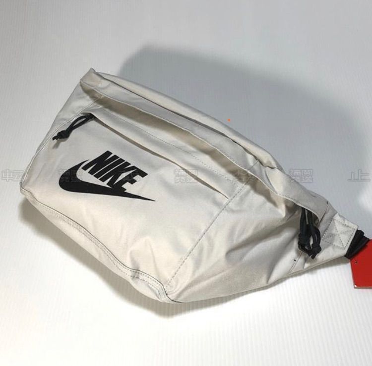 NIKE ヒップパック ボディバック ホワイト系 ナイキ ヒップバッグ NIKE ナイキ テック ボディーバッグ ヒップパック ホワイト系
