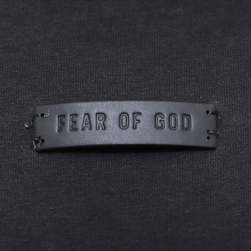 FEAR OF GOD ロゴパッチクルーネックTシ【関税込】 FEAR OF GOD バックロゴパッチクルーネックTシャツ Sサイズ