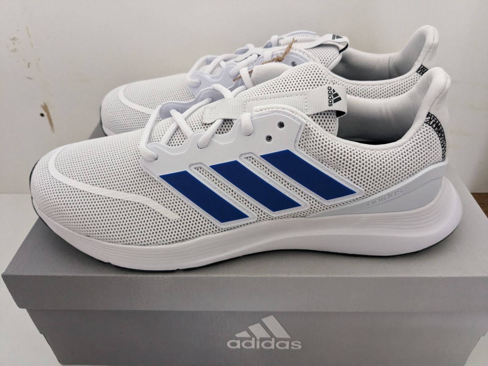 新品] アディダス adidasランニングシューズ エナジーファルコン