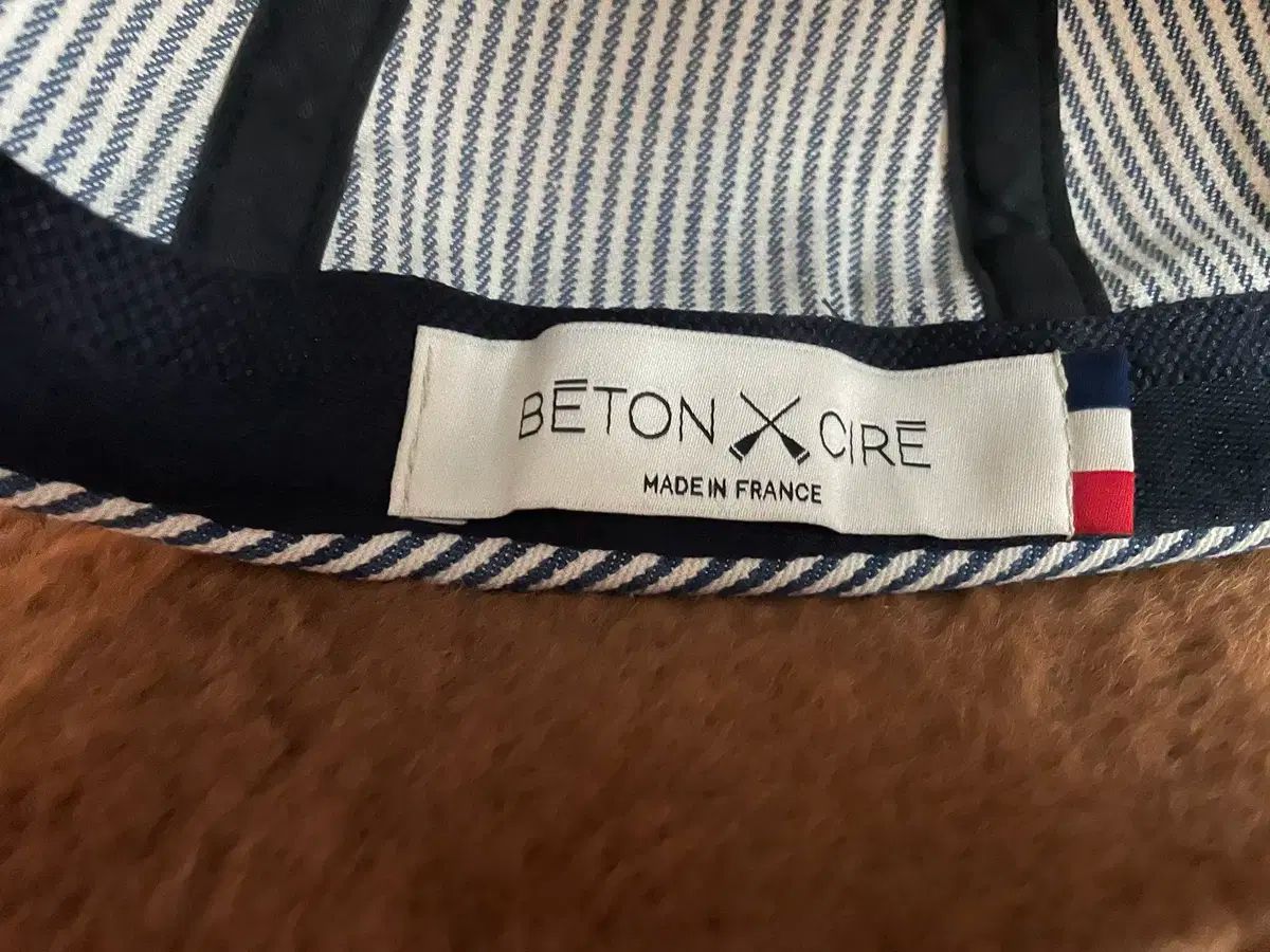 ラスト値下げ！即購入可！AMI PARIS アミパリスキャップ デニム生地 ラスト値下げ！即購入可！AMI PARIS アミパリスキャップ デニム生地