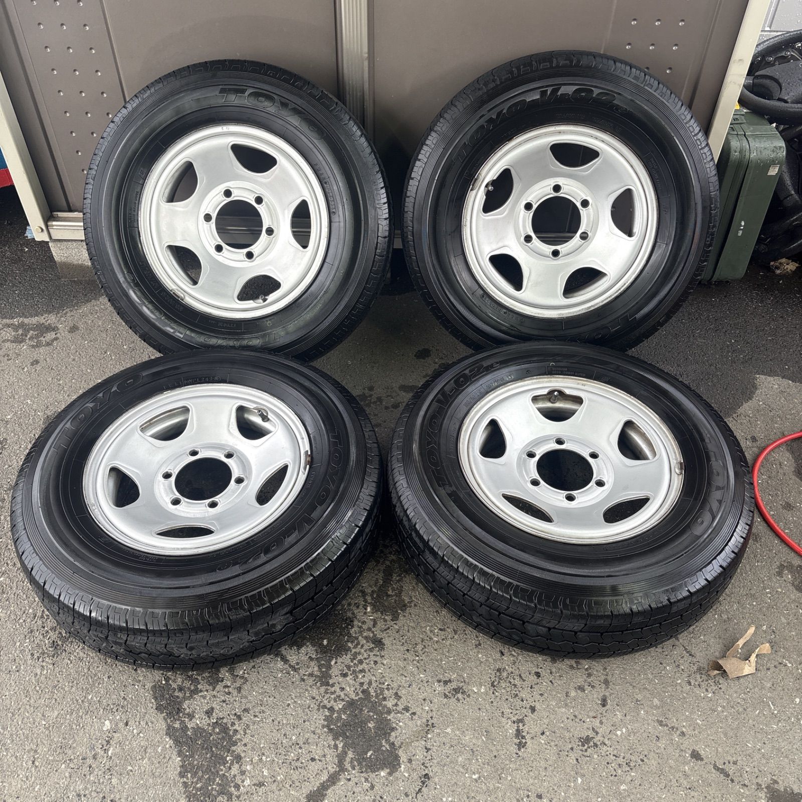 バリ溝 トピー 195 80R15 ハイエース タイヤホイールセット