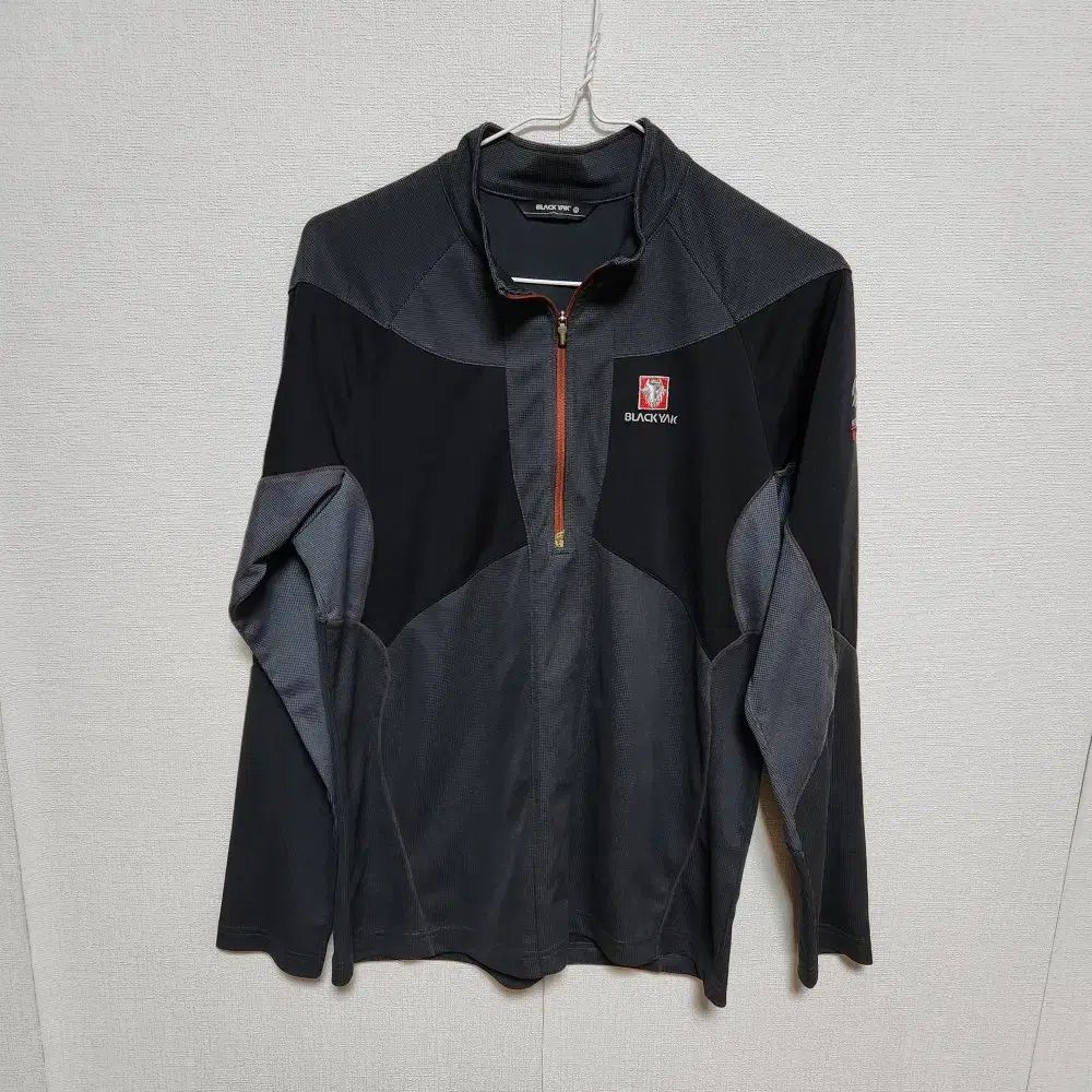 韓国発★新品 BLACK YAK ブラックヤク スポーツウェア トップス M BLACK YAK(ブラックヤク) メンズ 春秋 長袖Tシャツ 95M @ 9922