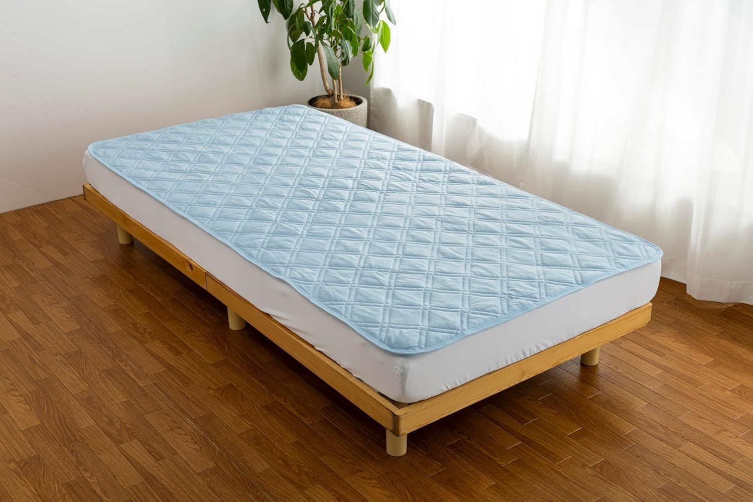 【人気商品】敷パット 冷感 ベッドパッド ひんやり敷パッド 防ダニ 防臭 (ブルー 雑菌の抑制 裏側滑り止め加工で面倒な着脱なし シングル) ] 中わたには帝人マイティトップ使用 [ [ Q-max値0.3