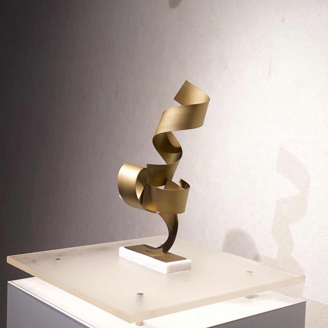 Bello select 輸入品 オブジェ 彫刻 アート 金属製 大理石ベース インテリア 雑貨 置物 小物 モダン ラグジュアリー ホテルライク