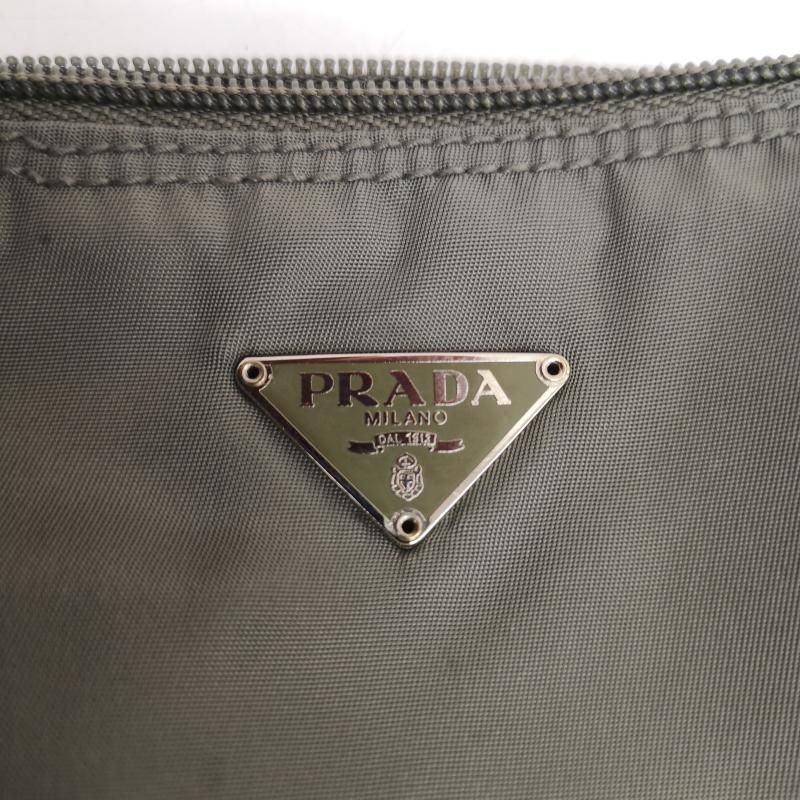 PRADA プラダ ポーチ 三角 プレート ナイロン ポーチ 化粧