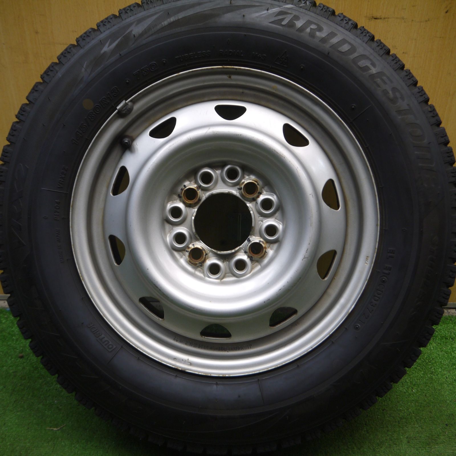 *送料無料* バリ溝！21年！8.5分スタッドレス 145/80R13 ブリヂストン ブリザック VRX2 スチール 13インチ PCD100 110 114.3/4H マルチ4040201Hス