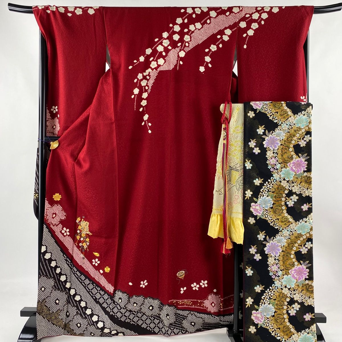 T680 振袖 赤 ちりめん 花 桜 毬 正絹 着物 袷 和装 着丈168㎝ T680 振袖